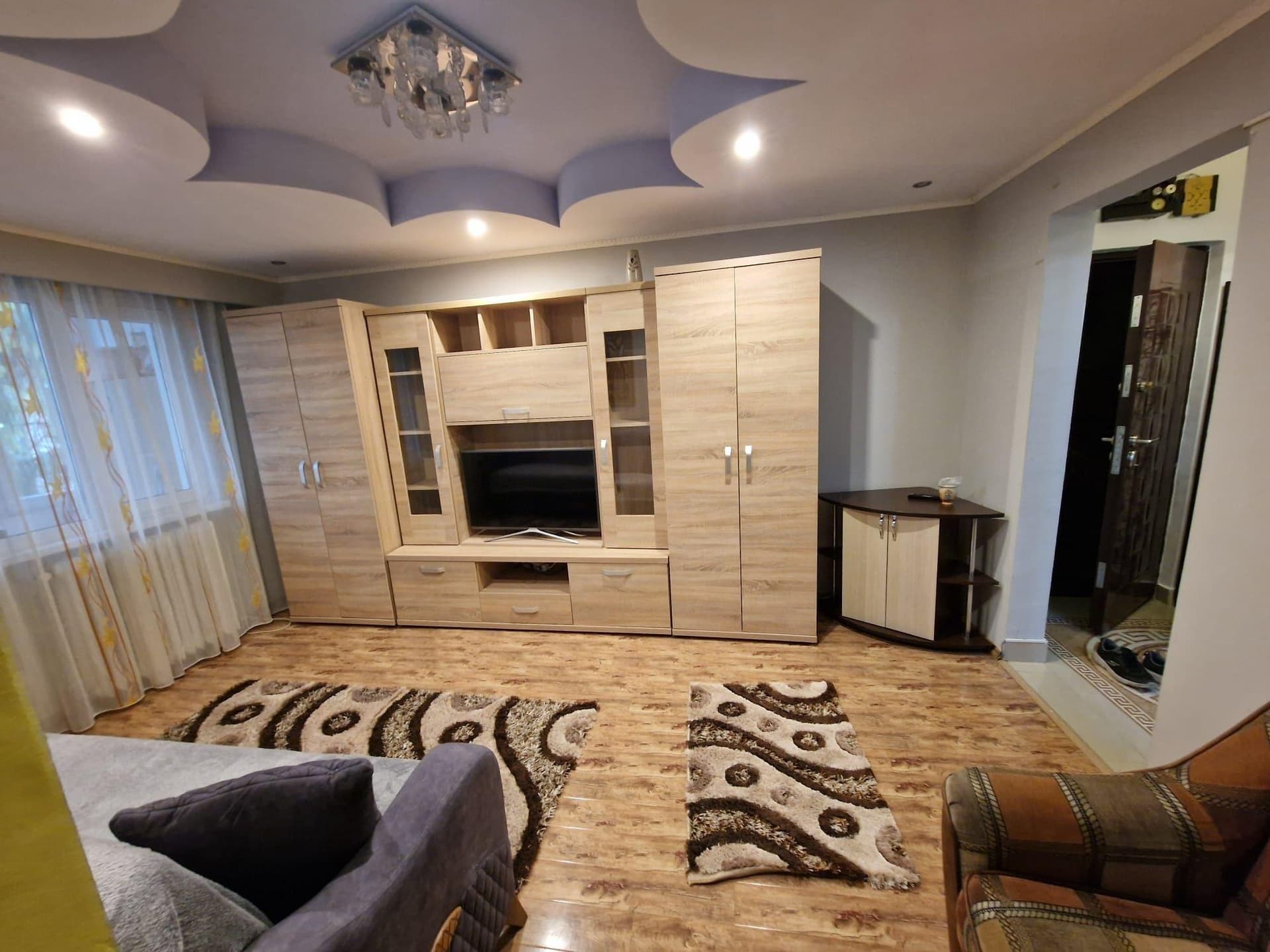 De închiriat - Apartament cu 2 camere - imagine 1