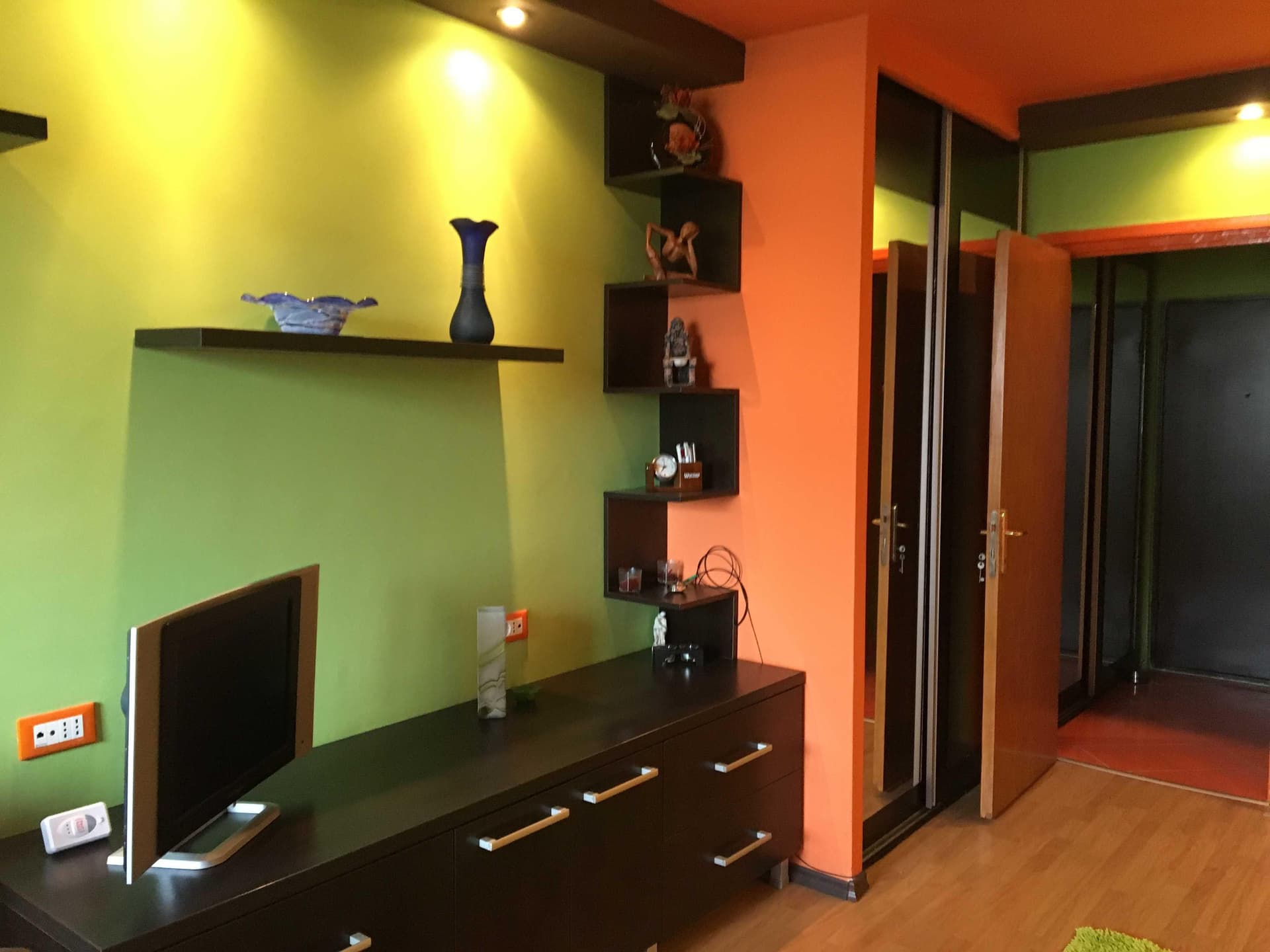 Închiriez garsonieră Braşov, str Soarelui