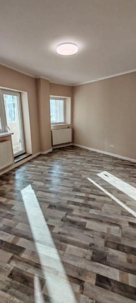 Apartament 3 camere / ap Patriei ./Berceni /  et 2 .Renovare Totala .