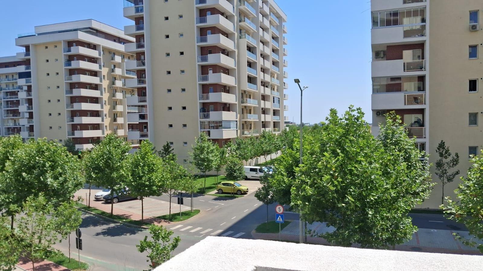 Proprietar închiriez apartament 4 camere Sector 4 Grand Kristall - imagine 1