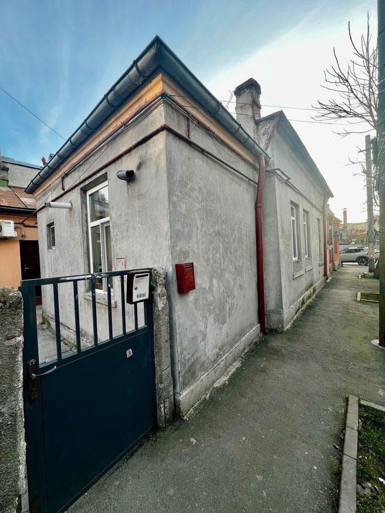 Casa de 41 mp cu 2 camere si curte metrou Tineretului Timpuri noi