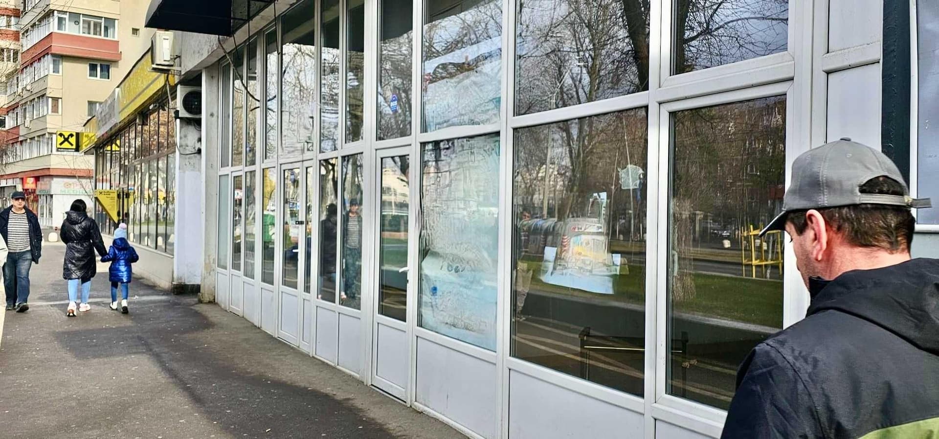 Spatiu comercial 80 mp de inchiriat, vitrina 10 ml, zona Piata Berceni - imagine 1