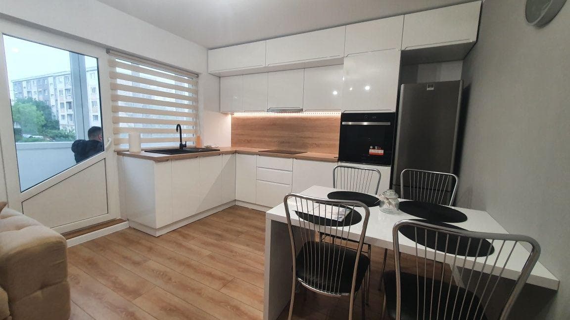 Apartament 3 camere decomandat  Intre Lacuri langa Iulius Mall - imagine 1