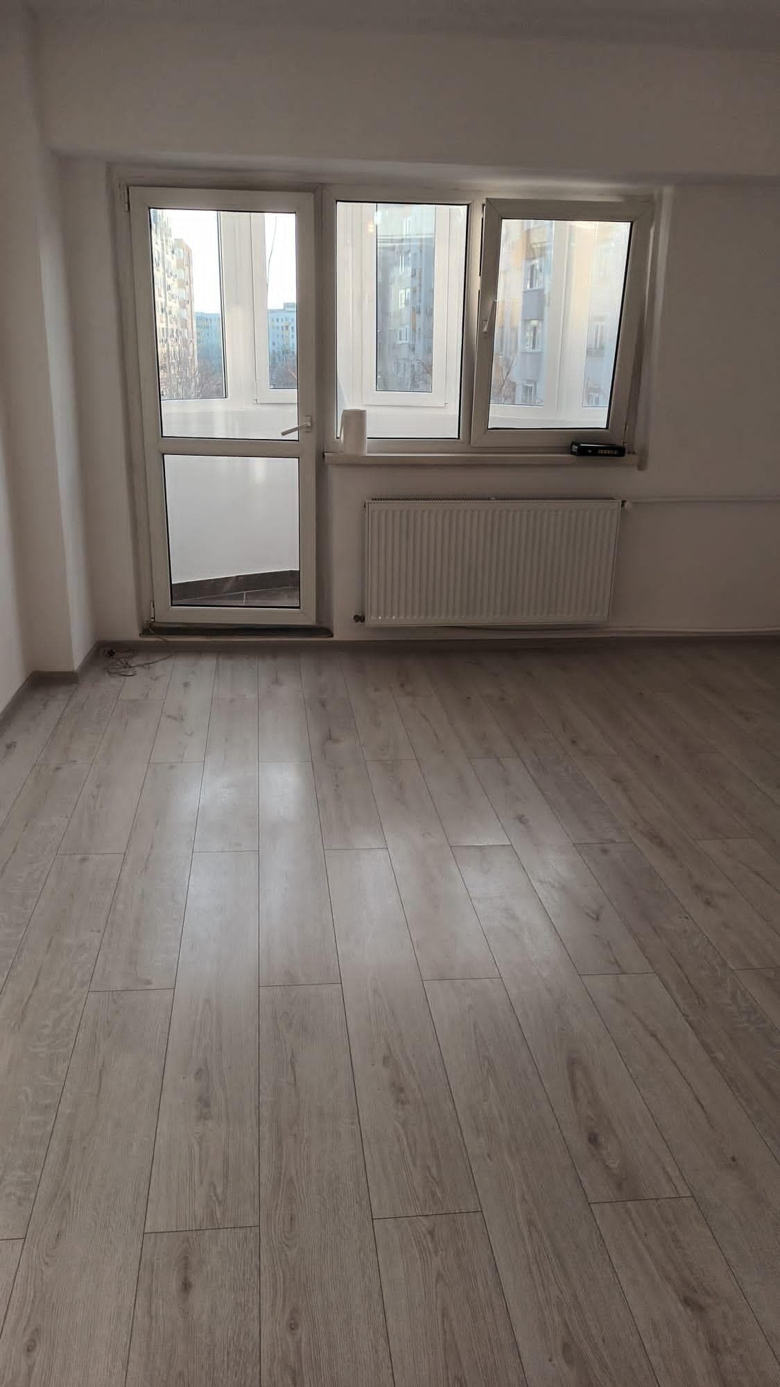 Garsoniera renovata, decomandata