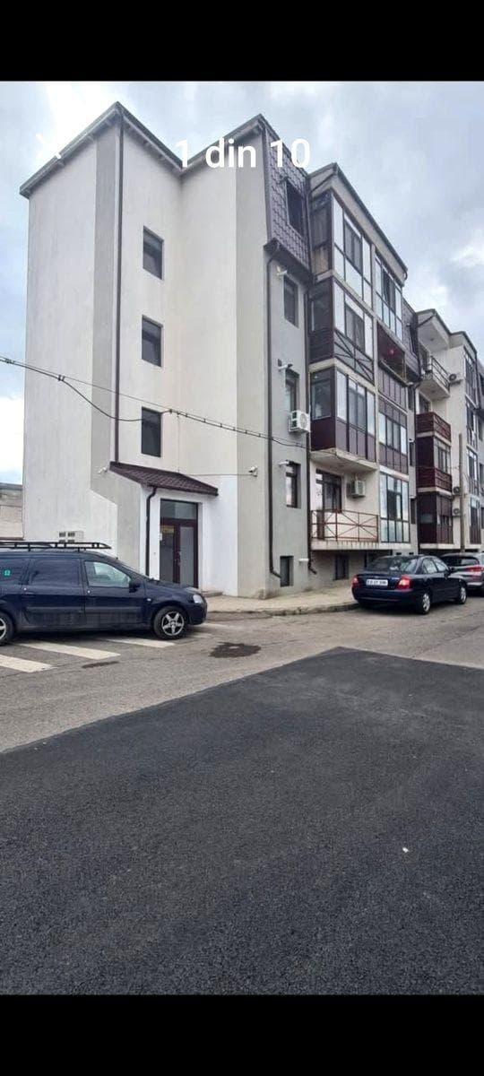 Proprietar vând urgent ap două camere la Demisol zona Sălaj sec 5