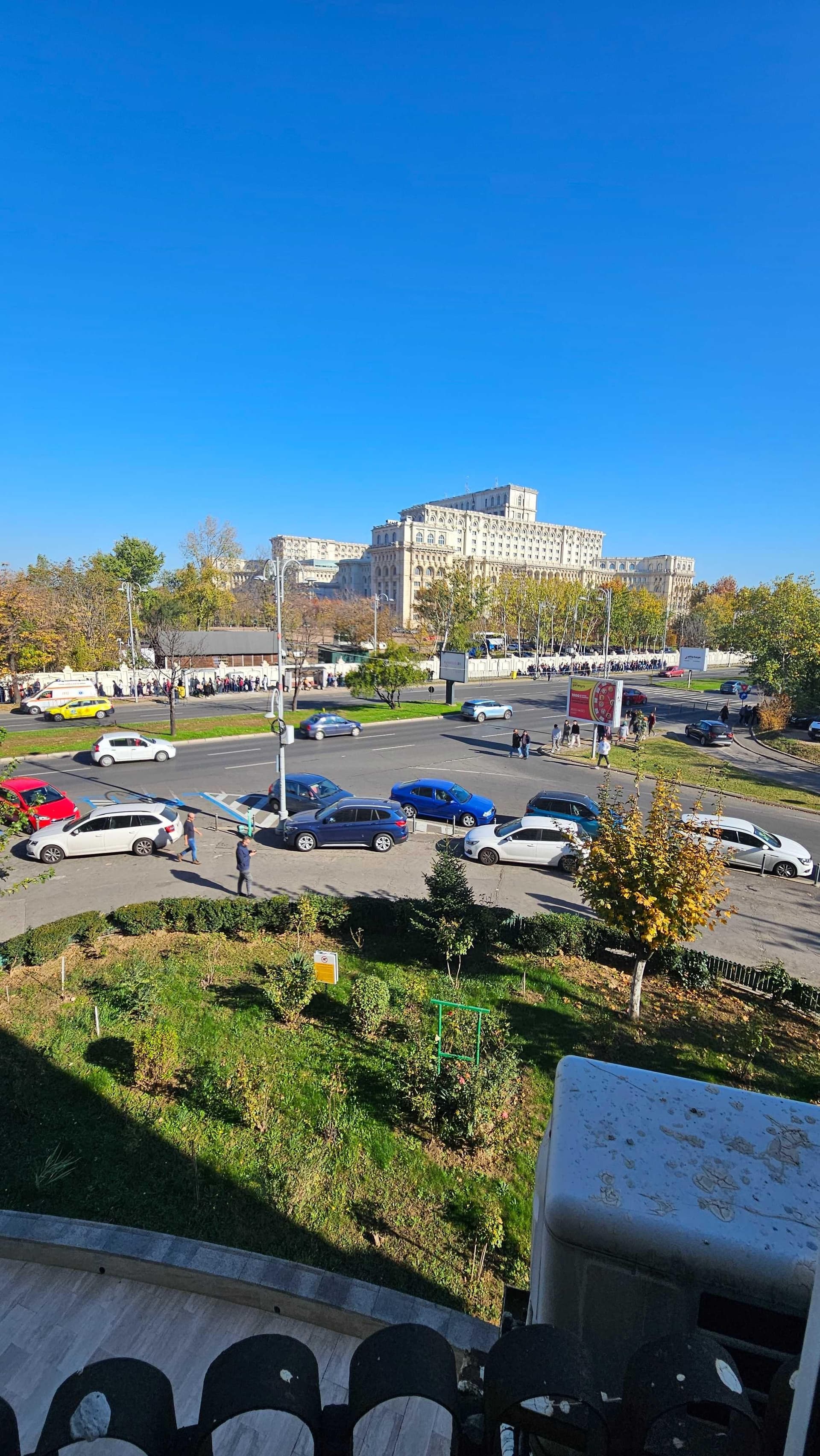 DIRECT PROPRIETAR  4 camere vedere  Casa Poporului  Catedrala Neamului