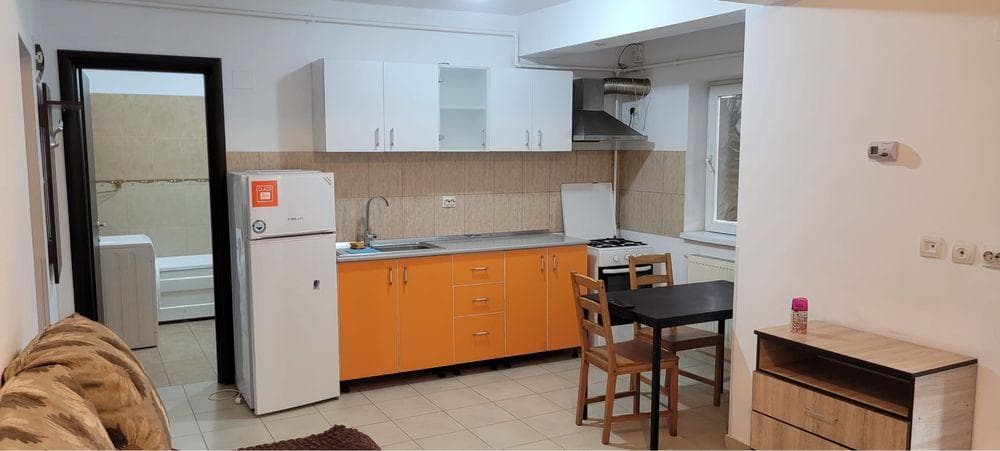 Inchiriez garsoniera in bloc Nou Et 1 la25min de UNIRII cu STB sect5 !