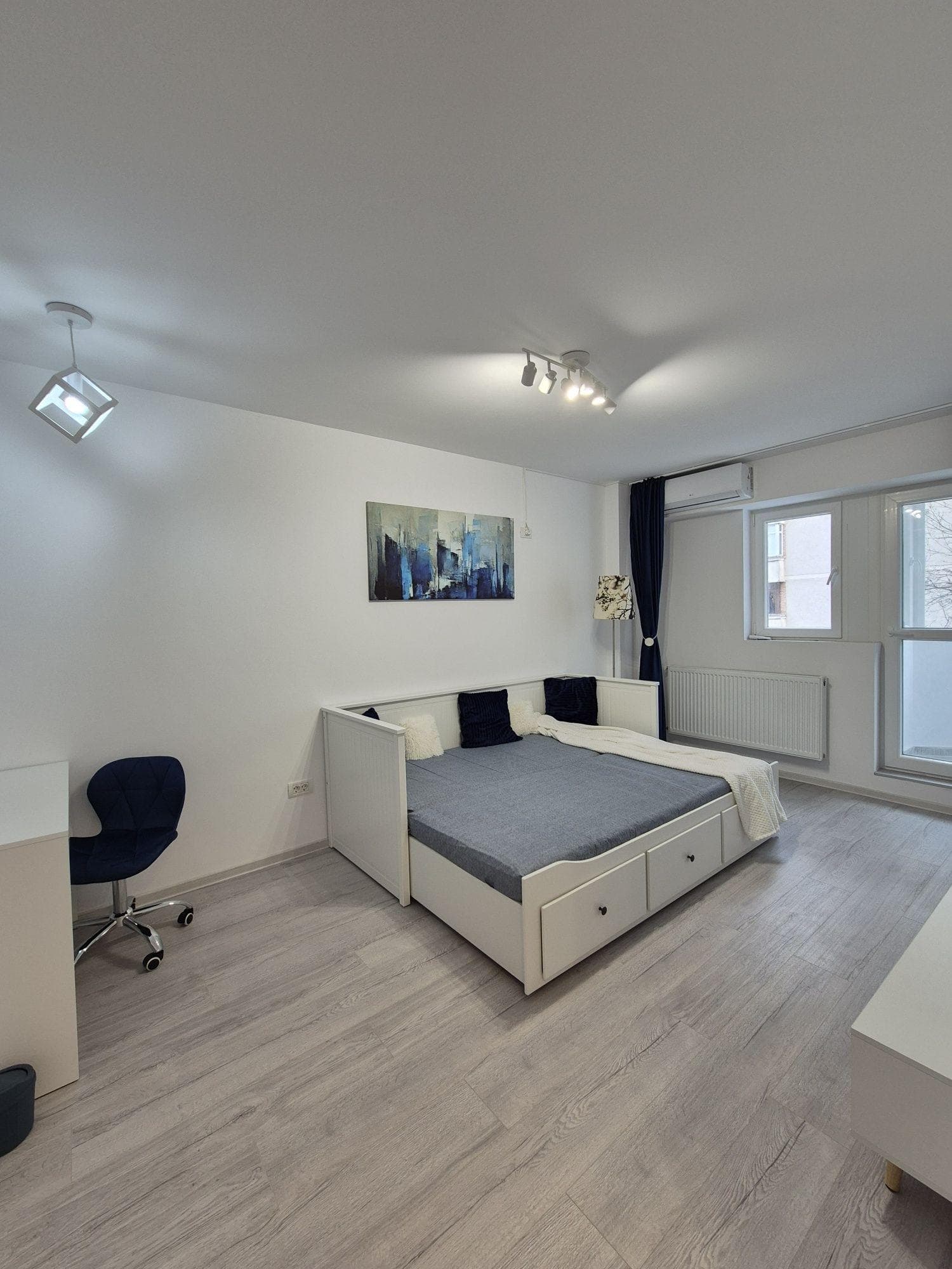 Garsonieră renovată nou Panduri, 3 min metrou, prima închiriere