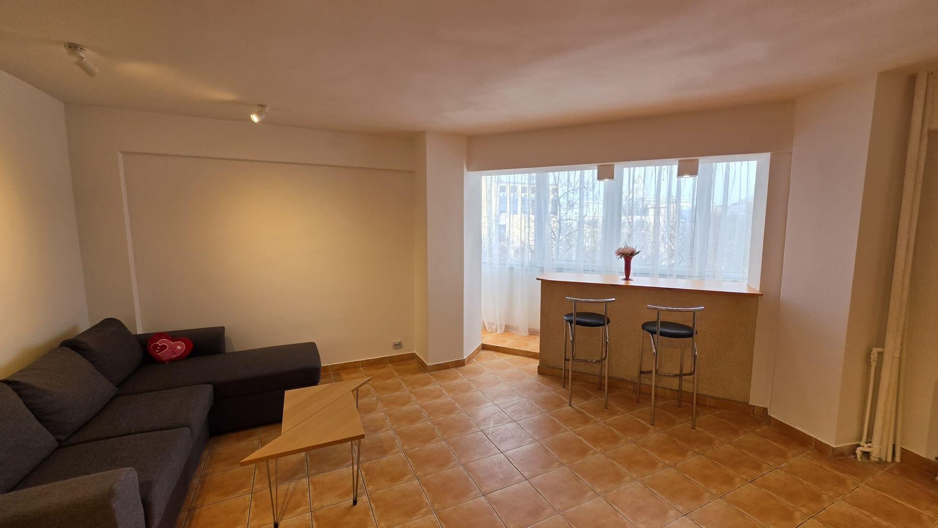 De inchiriat apartament spatios 2 camere Panduri zona Marriott - imagine 1