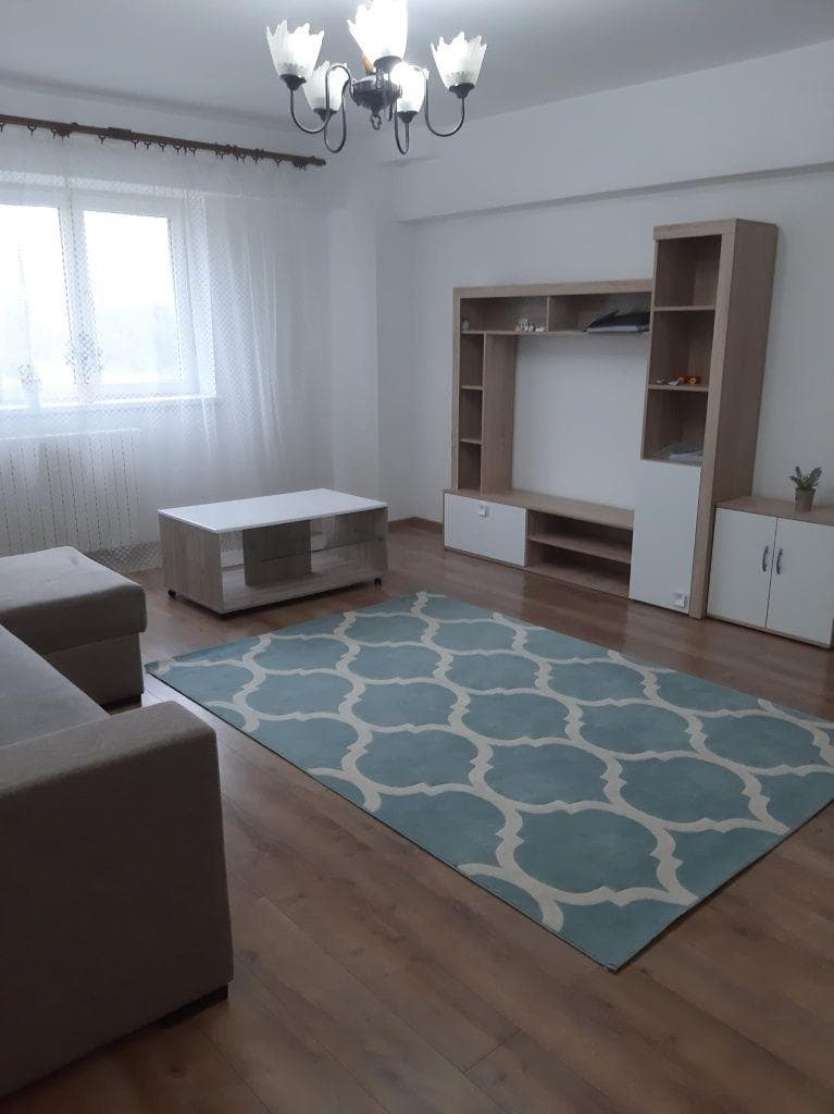 Inchiriez apartament 2 camere decomandat  zona Parcul Sebastian