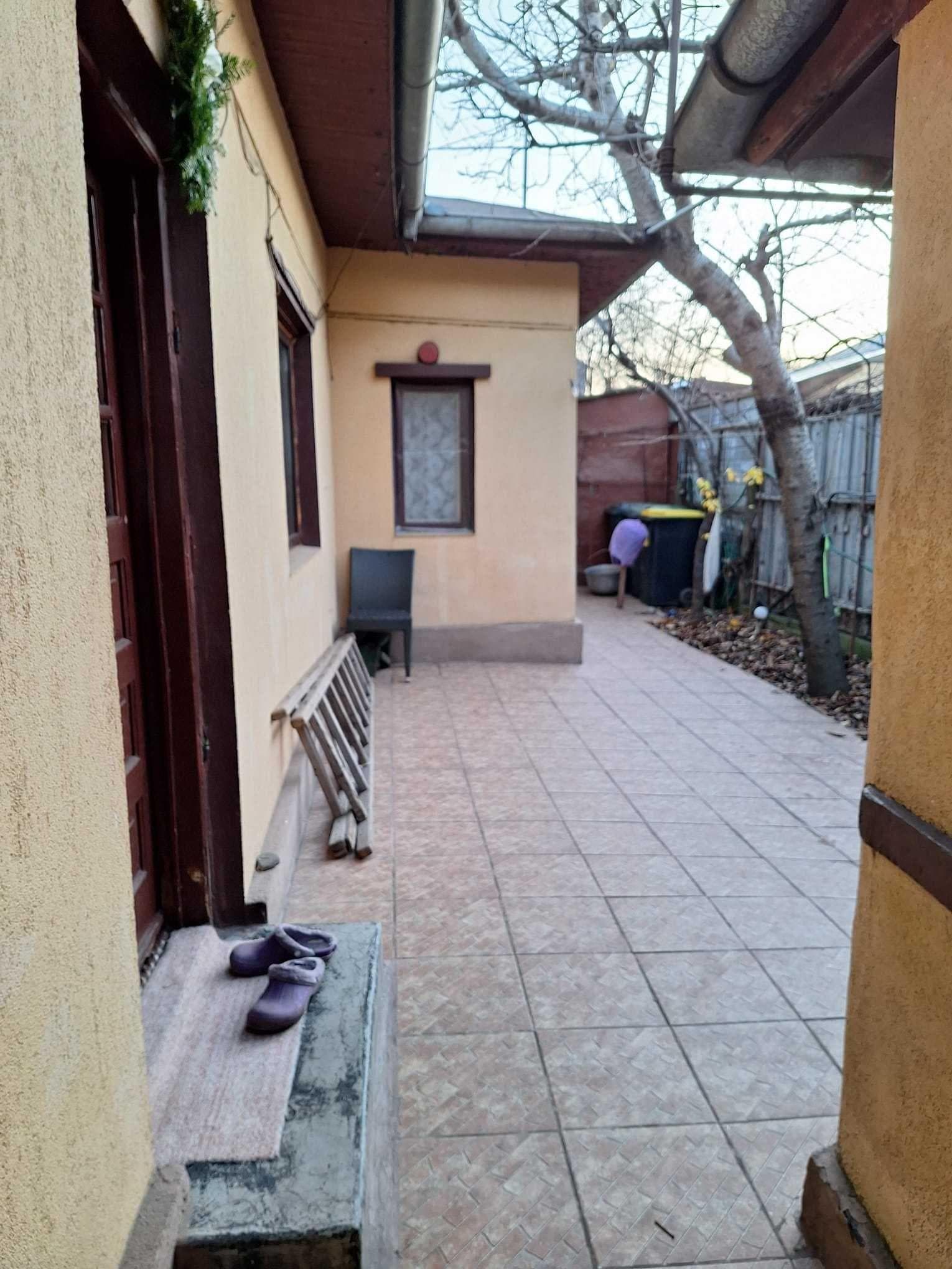 Casa un singur nivel si curte - imagine 1