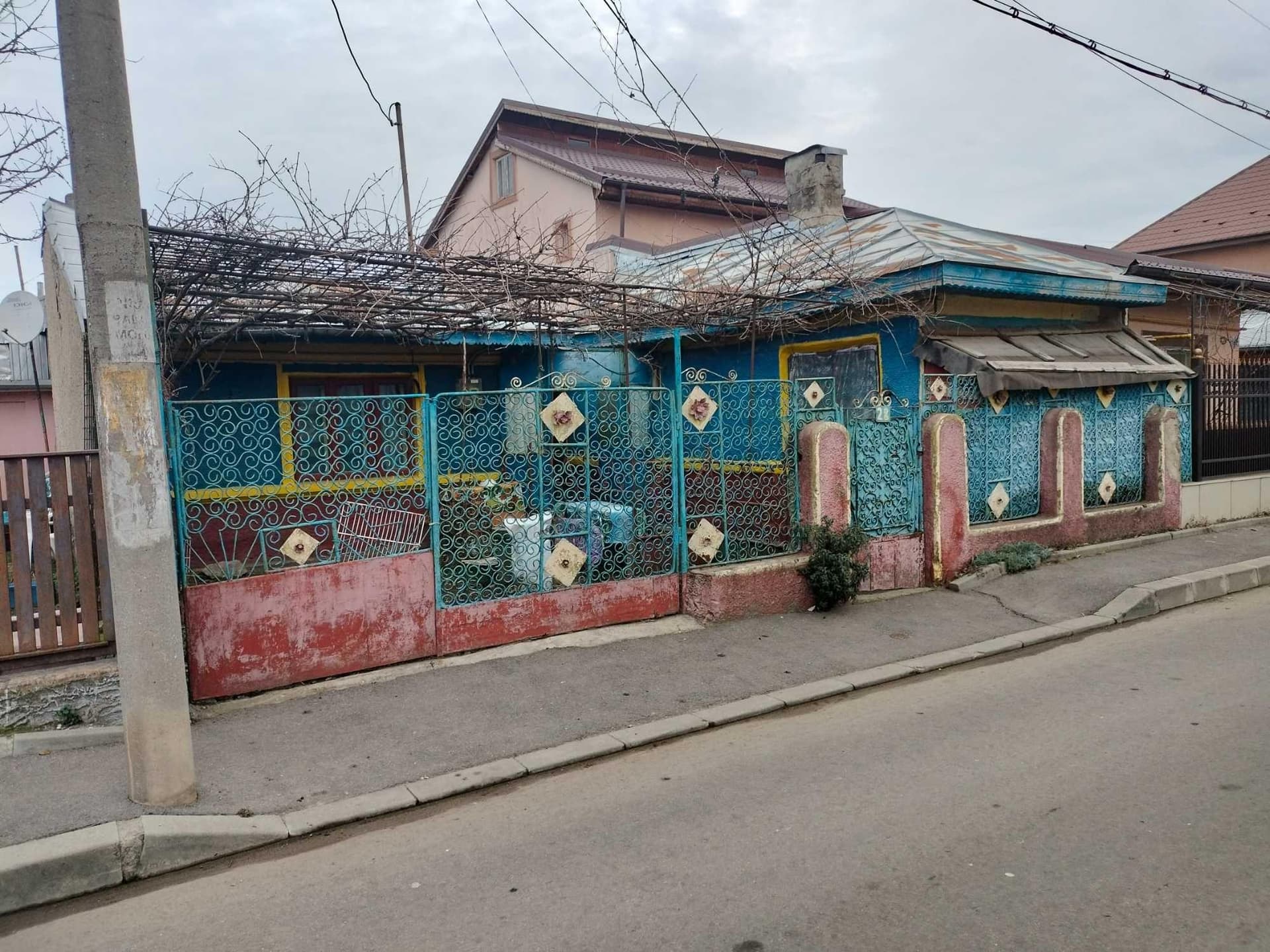 Vand casa batraneasca ,Bucuresti,sector 5,