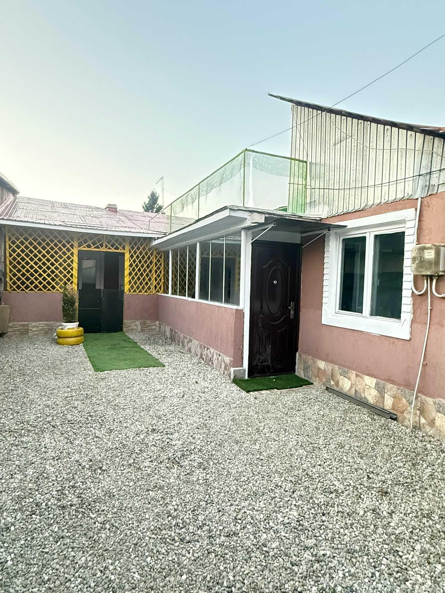 Casă individuală cu garaj și curte în Sector 5 - imagine 1