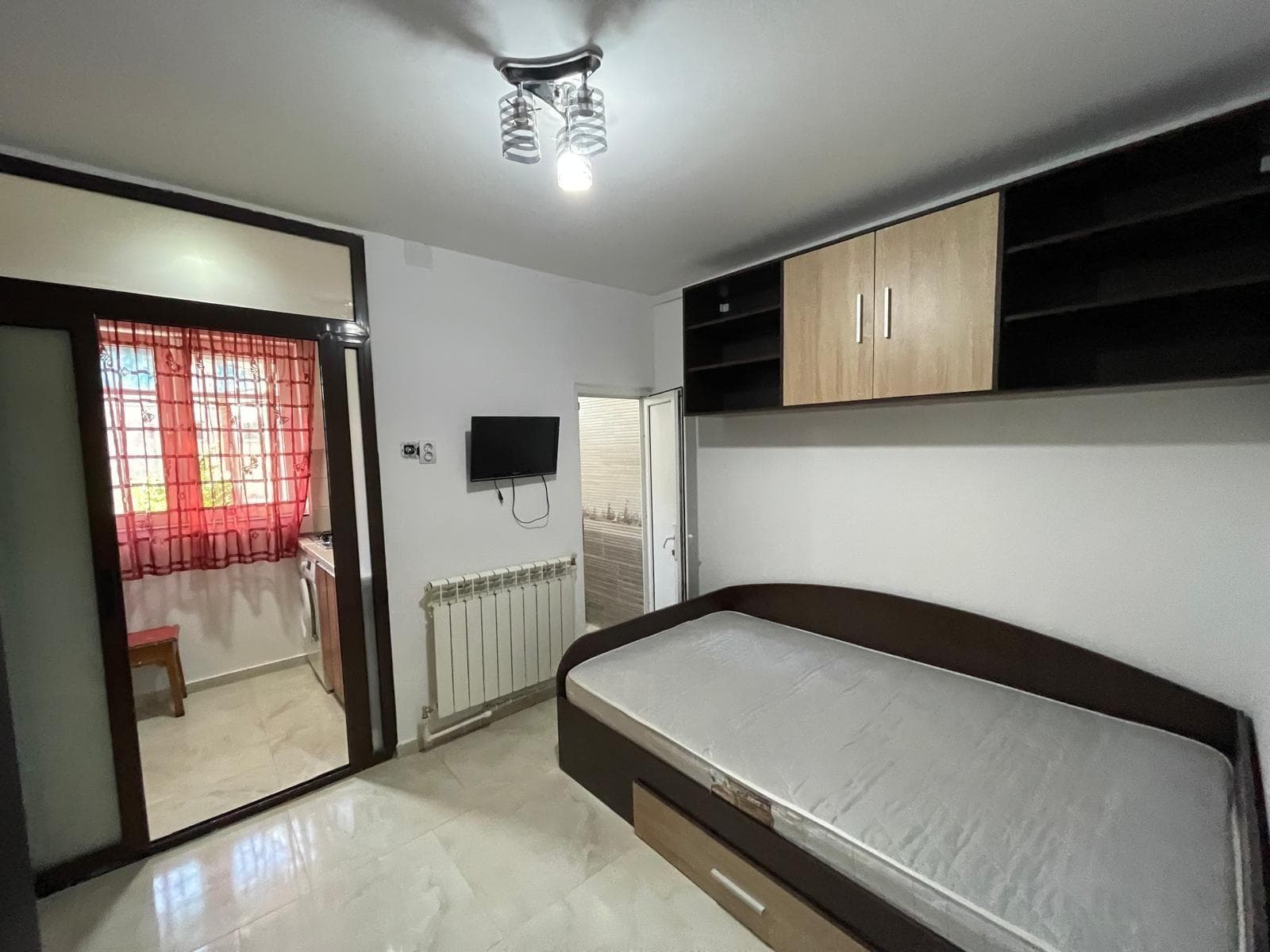 Închiriez garsonieră