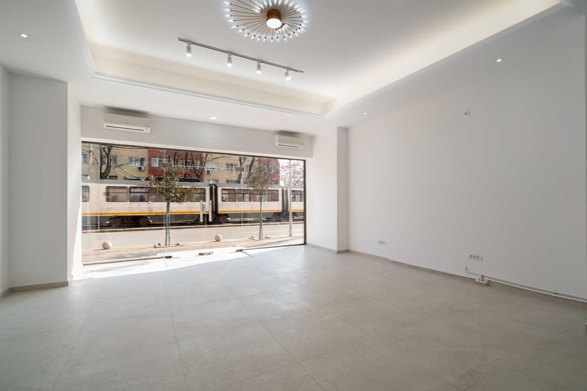 Spațiu comercial 130 mp – Șos. Alexandriei 92 – Stradal, renovat lux - imagine 1