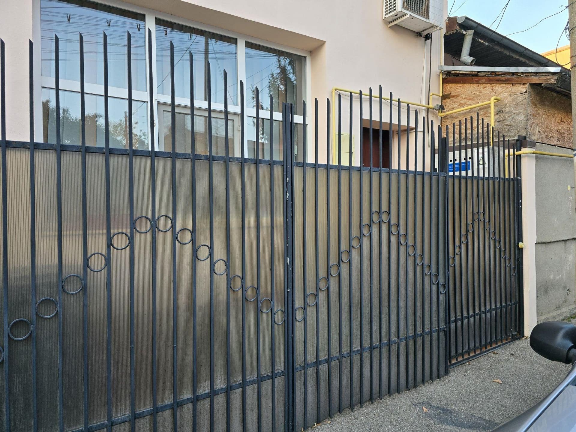 Închiriez spațiu 30 mp ,parter casă,intrare separată