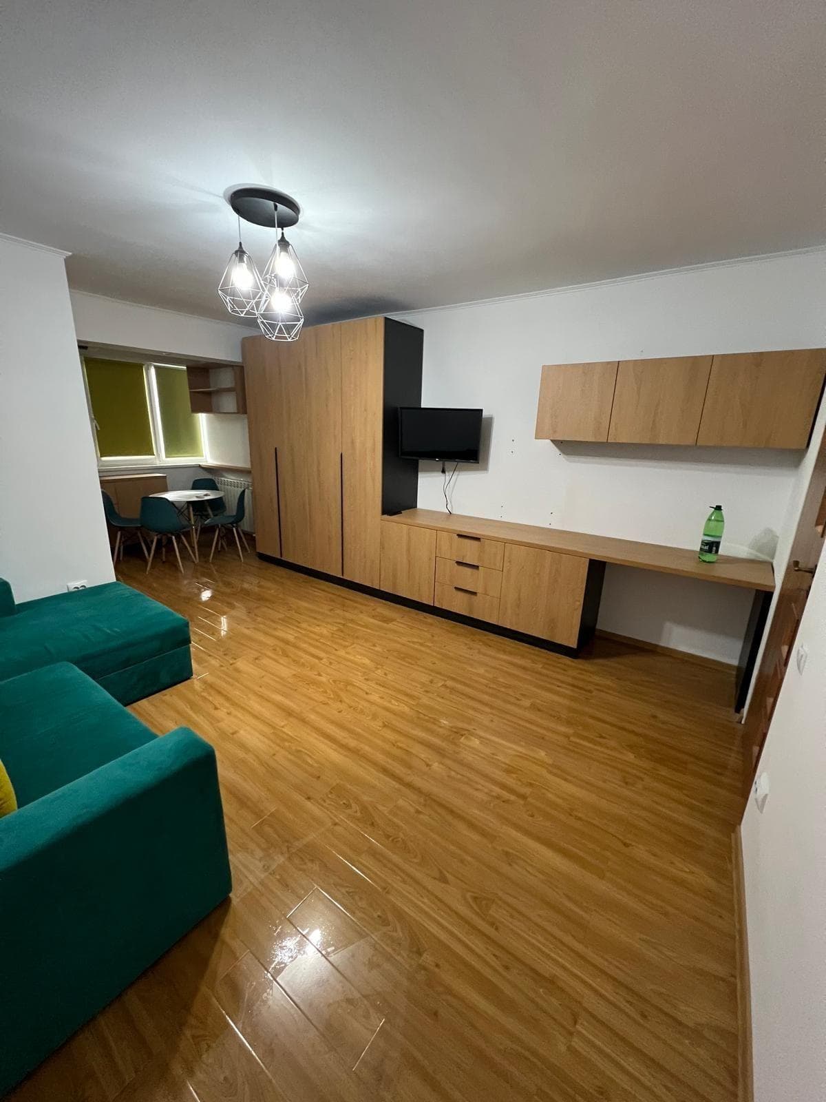 Proprietar vand Garsoniera Renovata  langa Metrou Lujerului