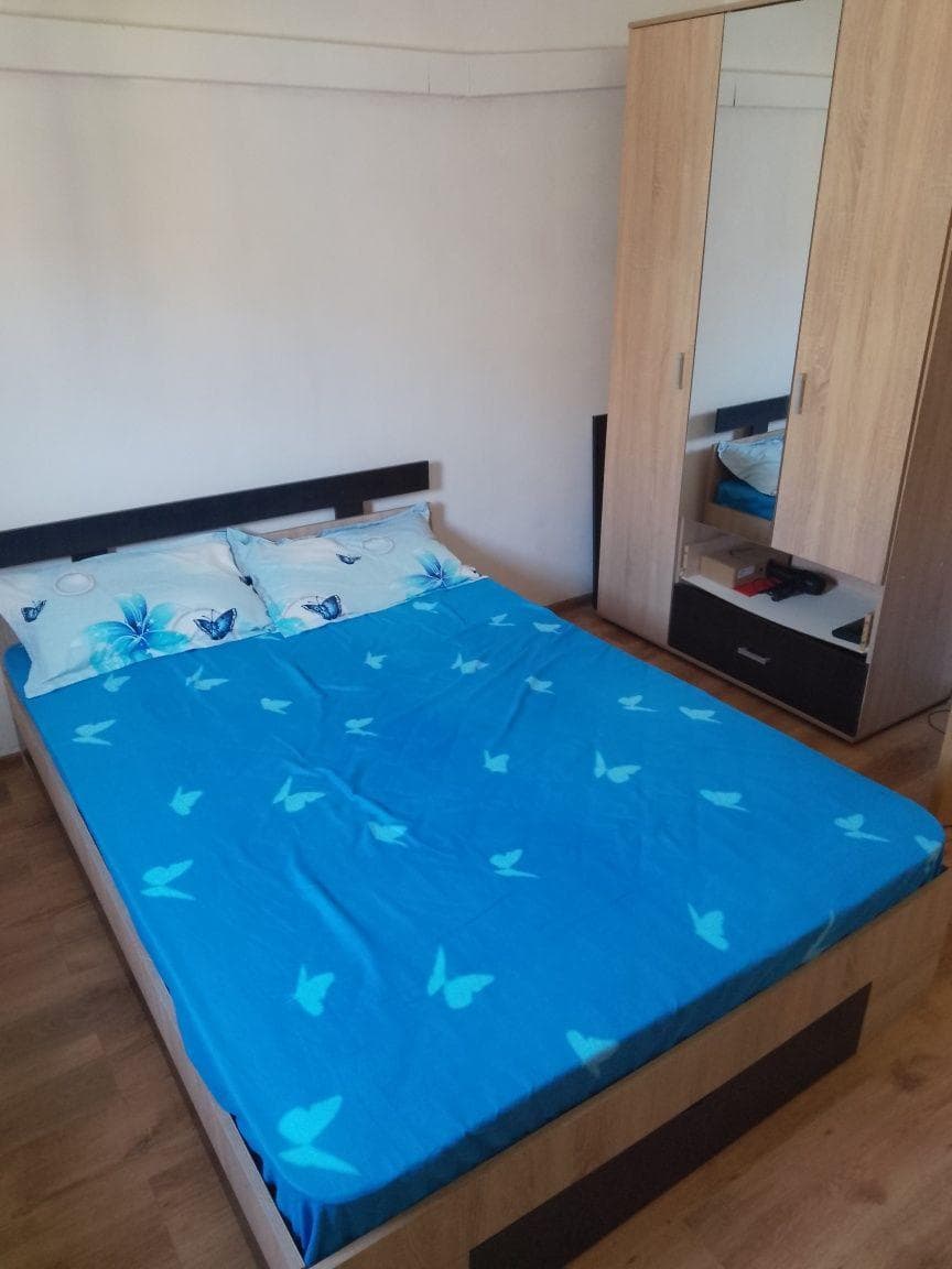 Vand apartament 2 camere zona Gorjului - imagine 1