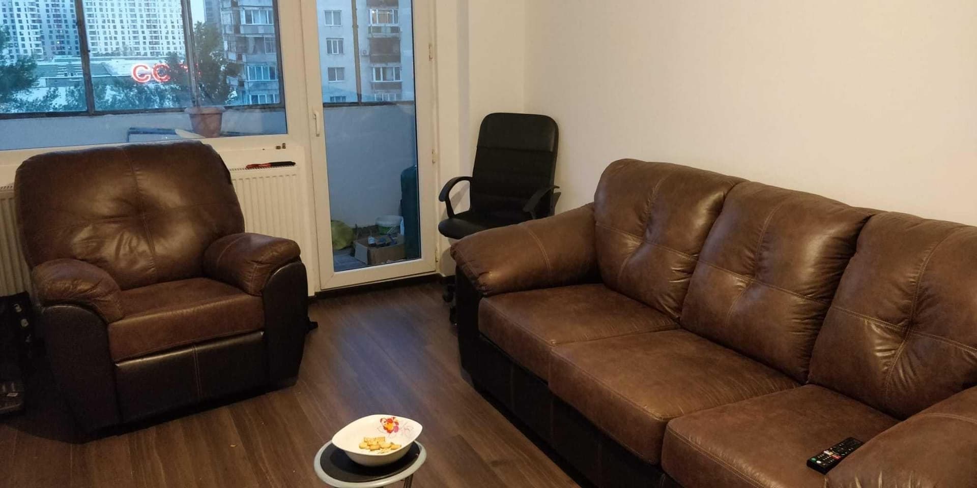 Apartament 3 camere, decomandat, loc de parcare inclus