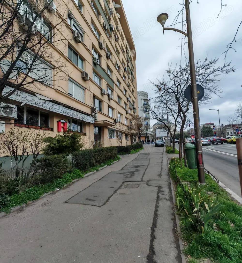 Inchiriez apartament ULTRACENTRAL , Sala Palatului , 2 camere .