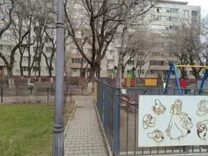 Inchiriez 3 camere (ne)mobilate - imagine 1