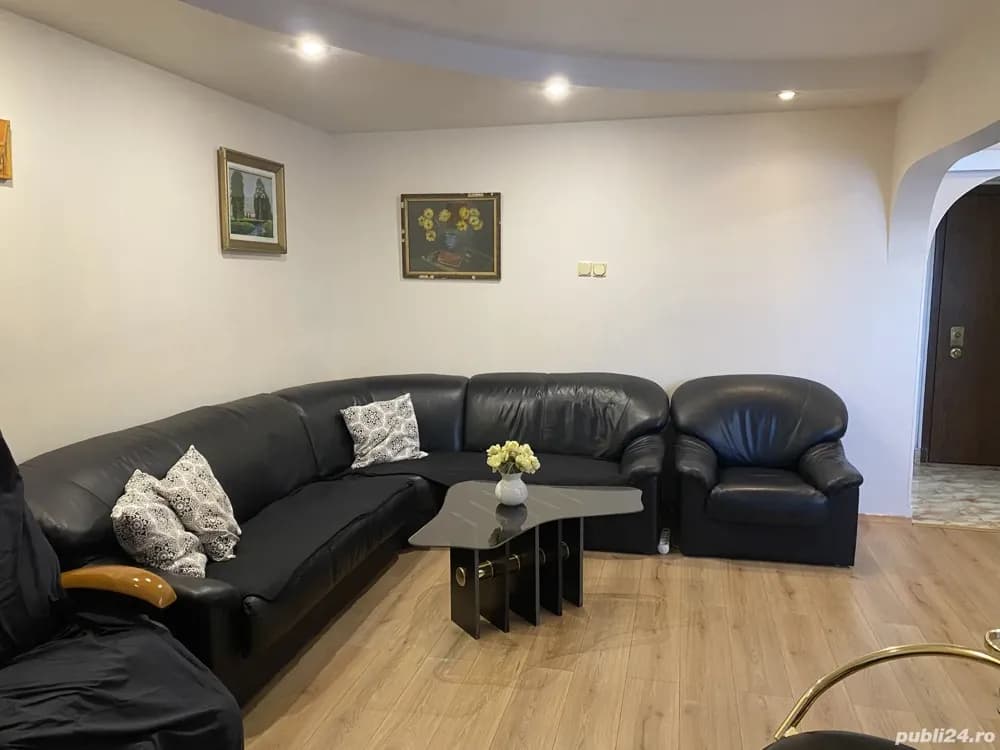 Închiriez apartament 3 camere   vis a vis de Mega Mall - imagine 1