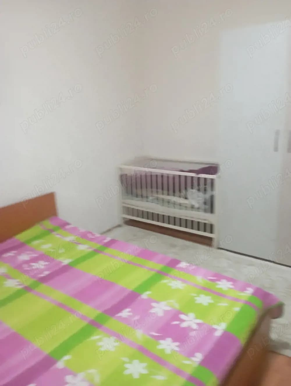 ofer spre închiriere casa la curte