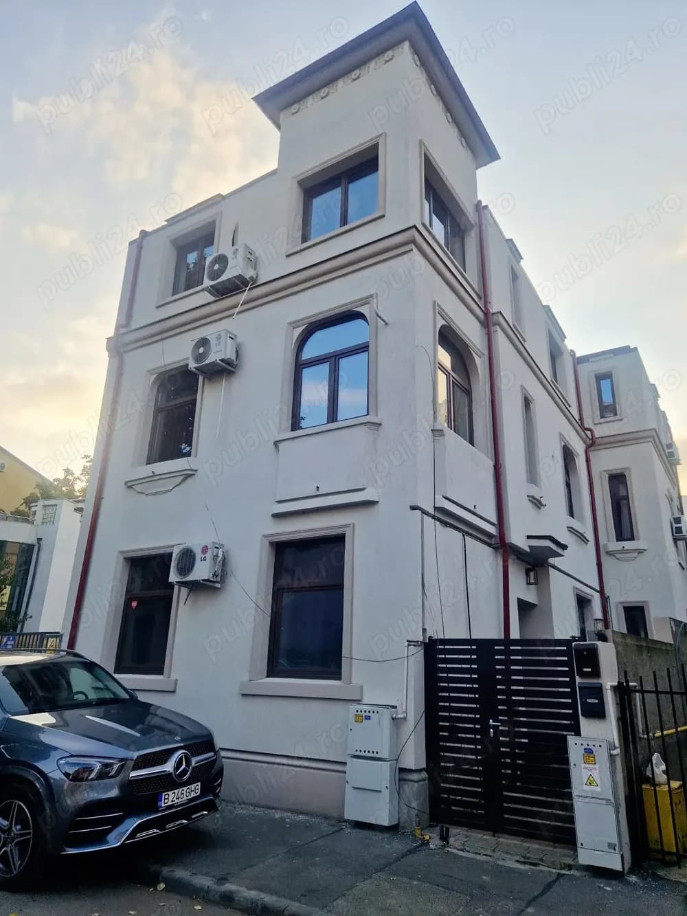 Vilă elegantă cu curte proprie și finisaje premium   Parcul-Gradina Ronda, Sector 2