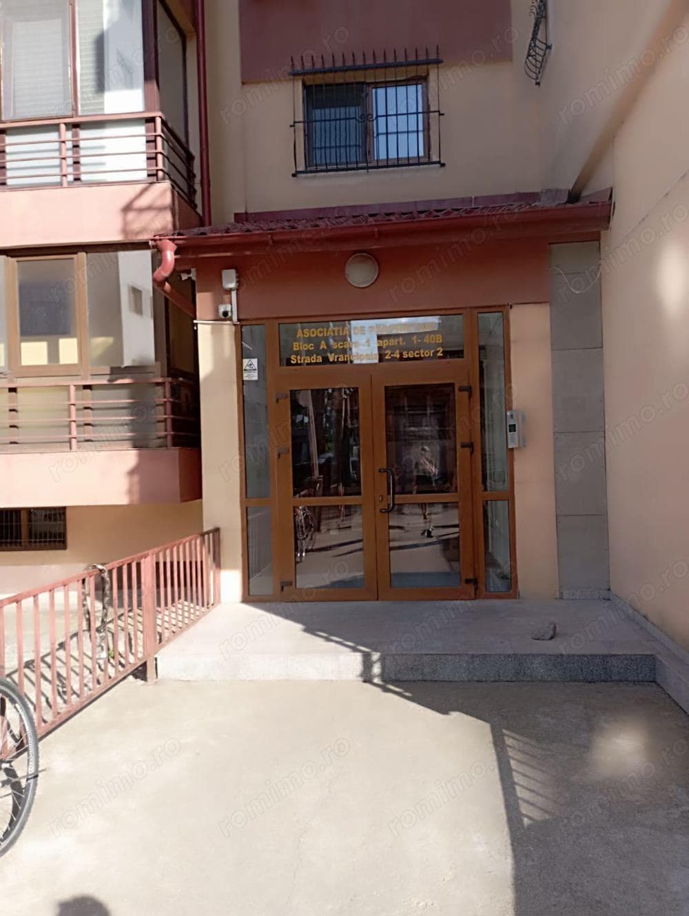 Se vinde garsonira studiou in demisol - imagine 1