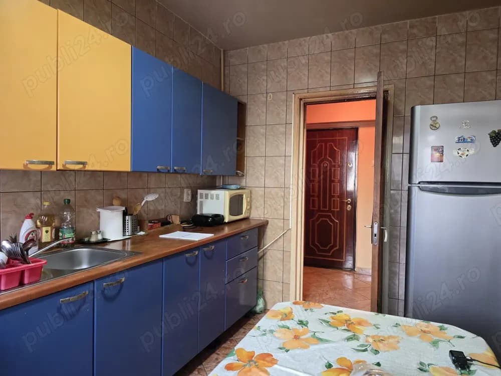 Apartament 3 camere decomandat   Lacul Tei, 64 mp, 2 balcoane închise, bloc reabilitat termic