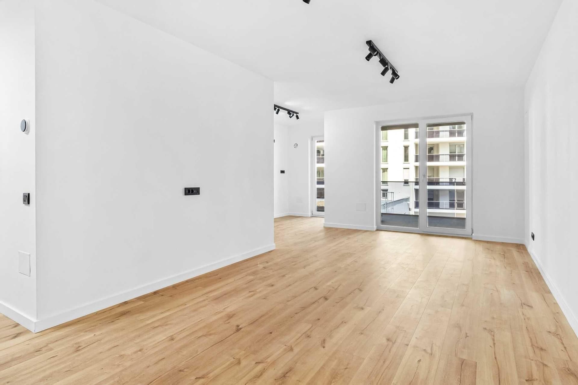 Apartament cu 2 camere, finisat et 2/7, 61mp Elite City - imagine 1