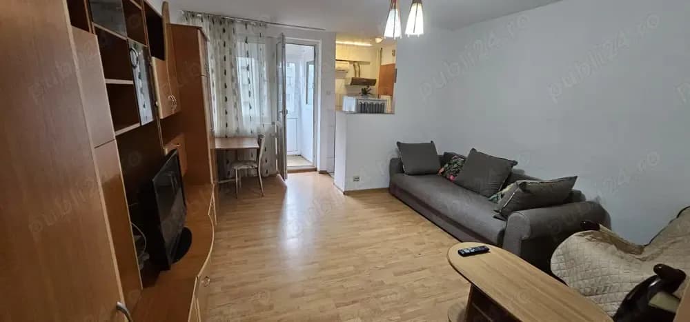 Particular inchiriez garsoniera libera langa Auchan Vitan