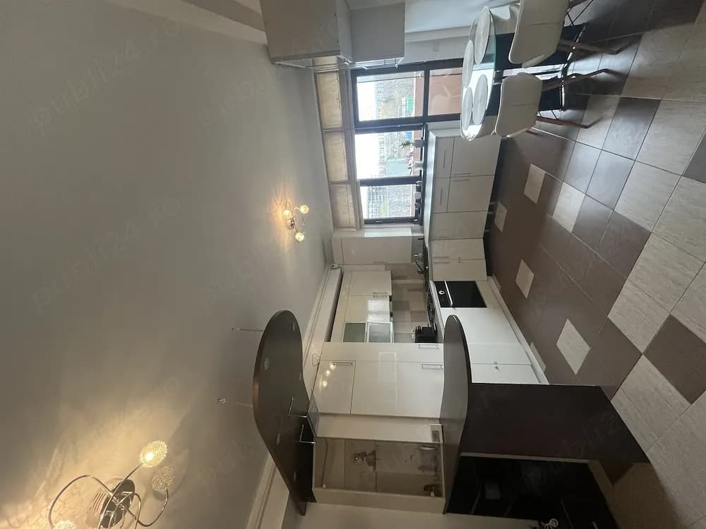 Apartament cu 3 camere de inchiriat