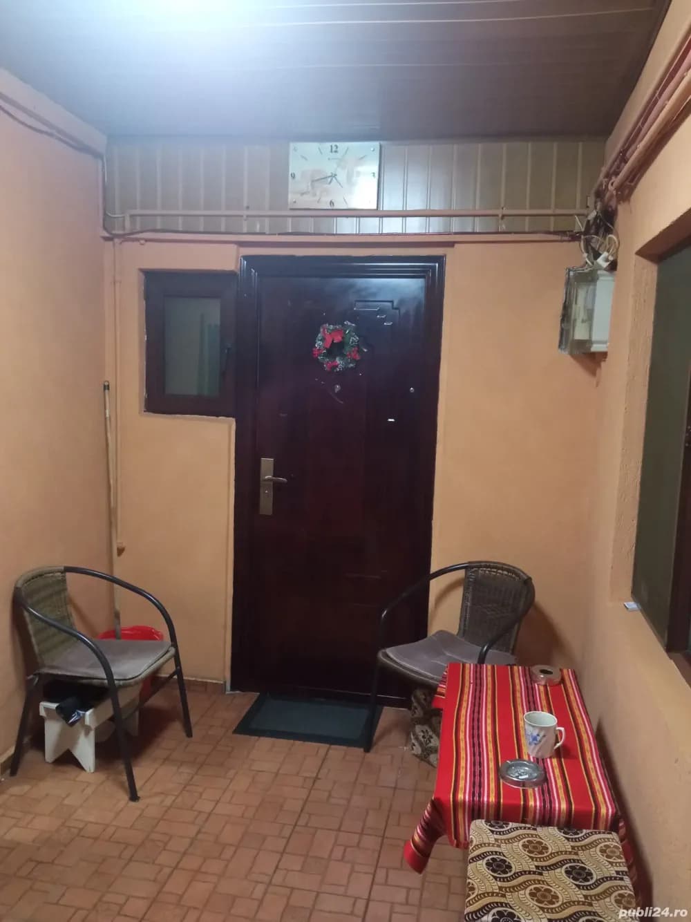 Camera la curte tip garsoniera