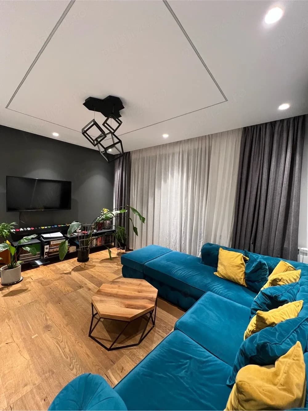 Vânzare Apartament cu 3 camere, zona Titan