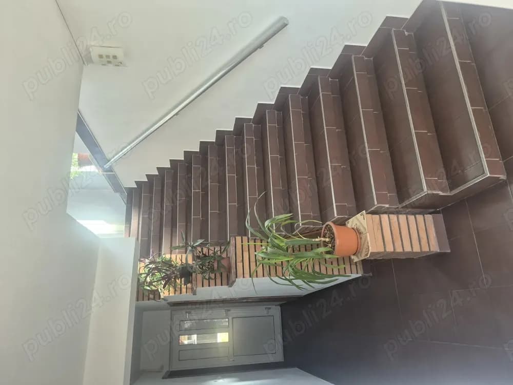 Casă de vânzare   Zonă Delfinariu, locație excelentă, ideală pentru locuit sau investiție