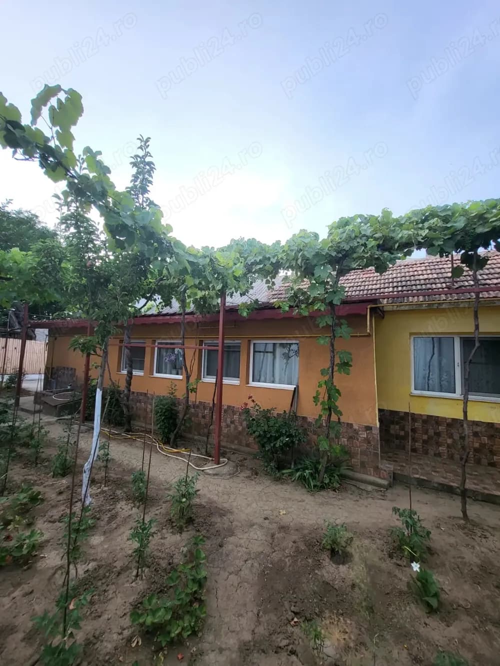 VAND casa zona coiciu