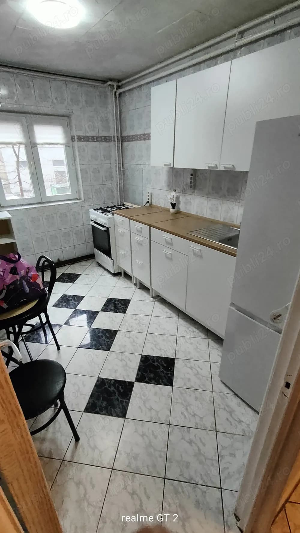 Închiriez ap.3 cam .