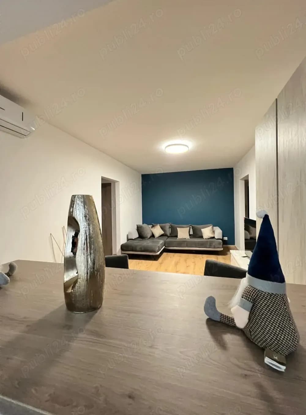 Proprietar: Vand apartament 2 camere semidecomandat renovat si utilat 2025 Gata de mutat imediat, ac