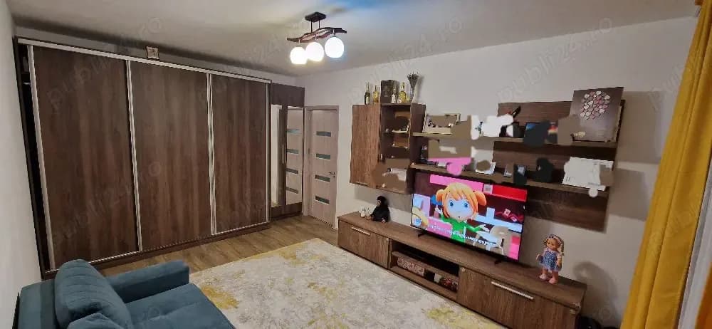 apartament 3 camere sector 4 - imagine 1