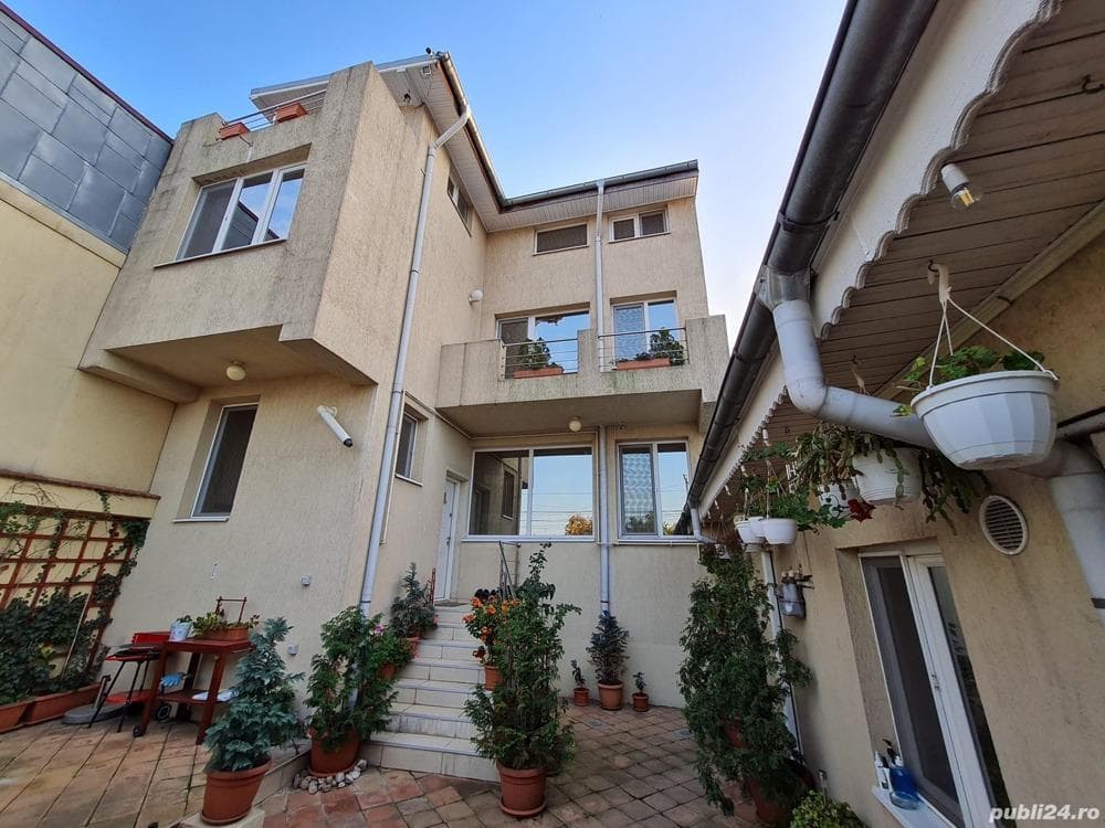 Vilă Spațioasă pentru Reședința și Firma (orice activitate)