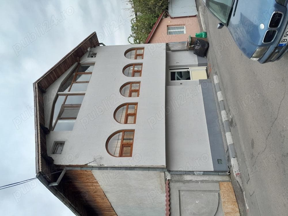 De vânzare 2 proprietăți ieșire pe 2 străzi Apărători Patriei