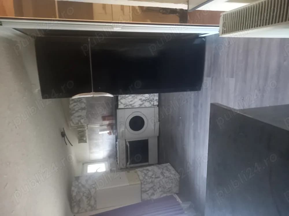 Garsoniera et 3 mansarda, 27 m.Toate utilitatile,renovata,spatioasa.3 min de piata Rahova.15 min Cen