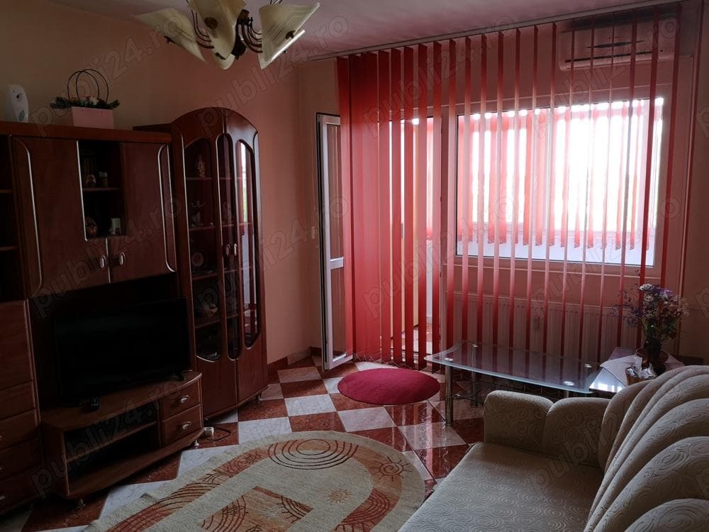 Închiriez apartament cu 3 camere - imagine 1