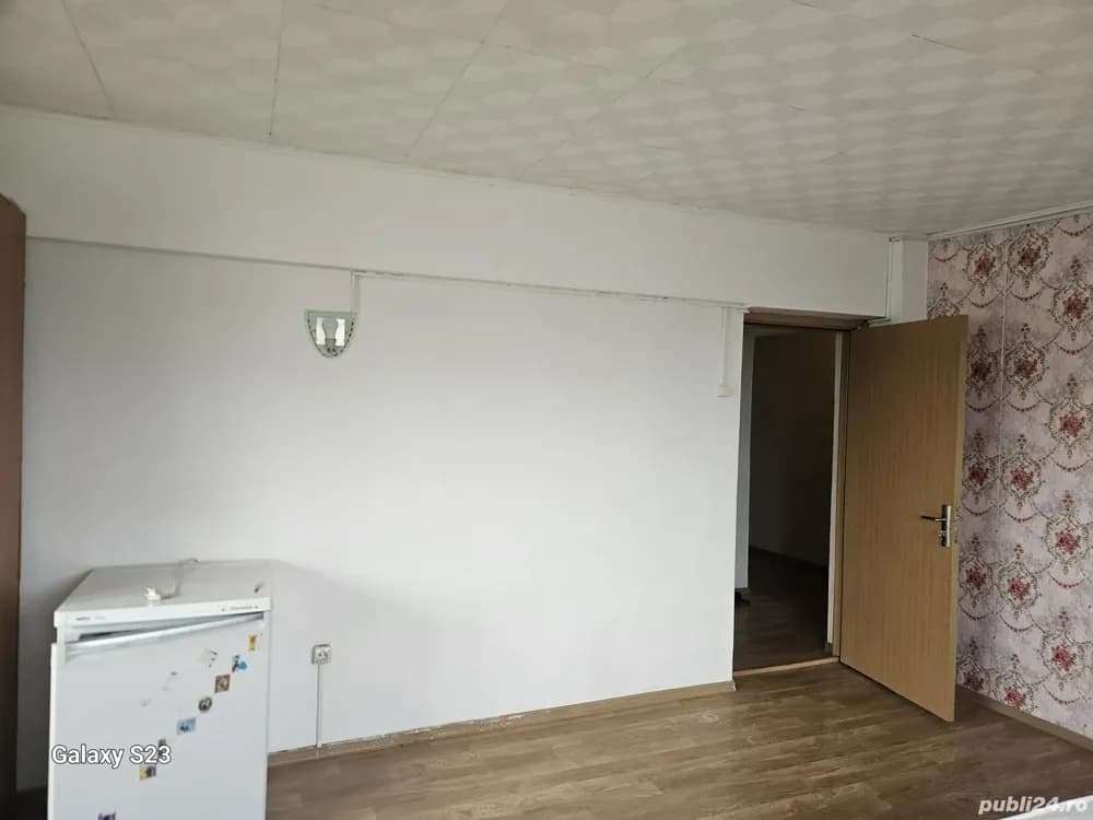 camera de inchiriat cu utilitati comune !