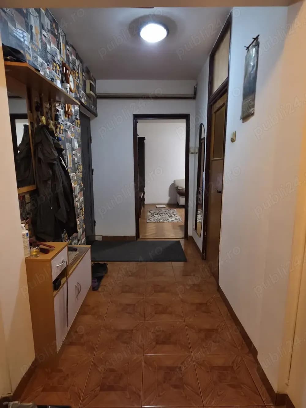 De vânzare apartament 4 camere decomandat
