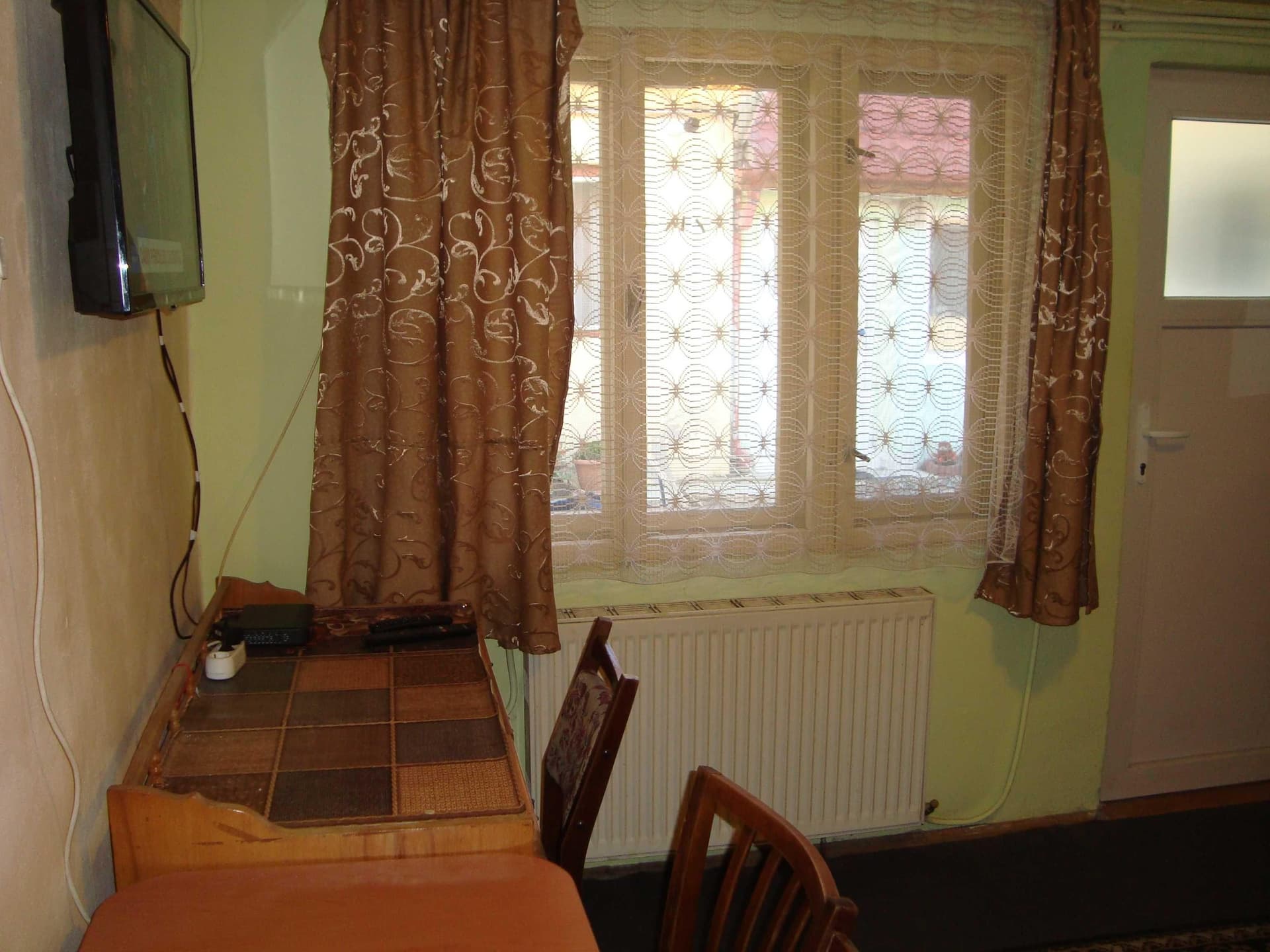 dau in chirie o camera la casa cu intrare separata