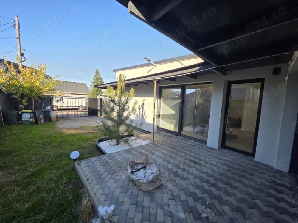 De vanzare casa pe str int.COOPERATIVEI