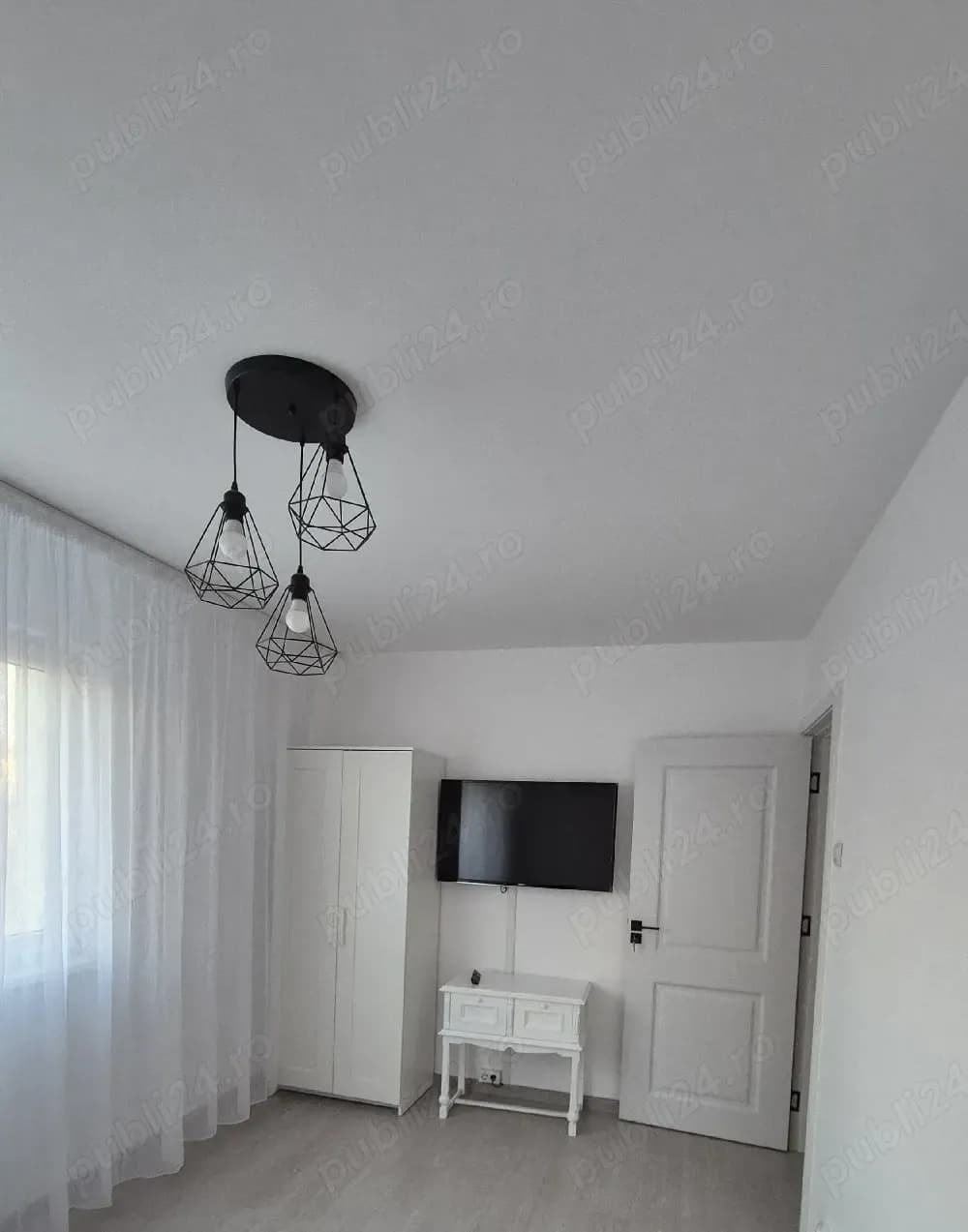 Proprietar inchiriez ap 3 camere pe str. Apusului - imagine 1