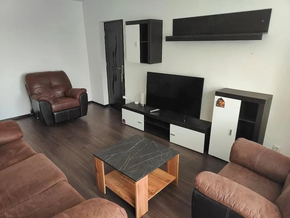 Apartament 3 camere, decomandat, loc de parcare inclus - imagine 1